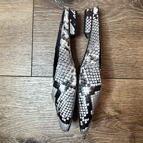 Banana Republic Snake Print Leather Mules Size 6M - Picture 2 of 7